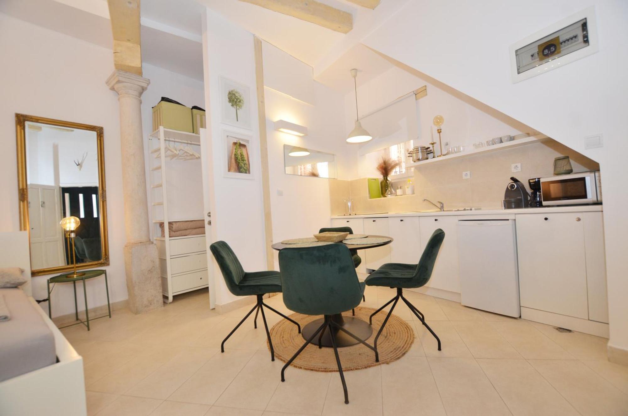 Apartments Lavanda And Oliva 로비니 외부 사진